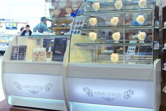 Witryna chłodnicza cukiernicza z szybą giętą uchylną z blokadą - 10