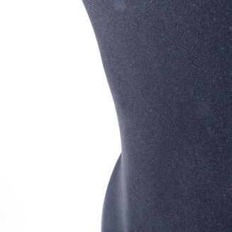 Manekin krawiecki czarny z bliska