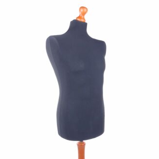 Manekin krawiecki męski czarny na drewnianej nodze kolor orzech ukosem z bliska