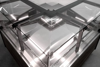 Powierzchnia ekspozycyjna o głębokości 75 cm